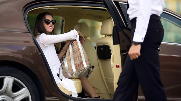 Luxury taxi service, chauffeur opening car door for female passenger, travel — Stock Photo, Image