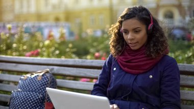 En sevdiğim müzik kayıtları açık havada, zevk güzel karışık yarış kız özgürlük