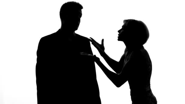 Novio y novia gritando el uno al otro, pelea familiar, conflicto de relaciones — Vídeo de stock