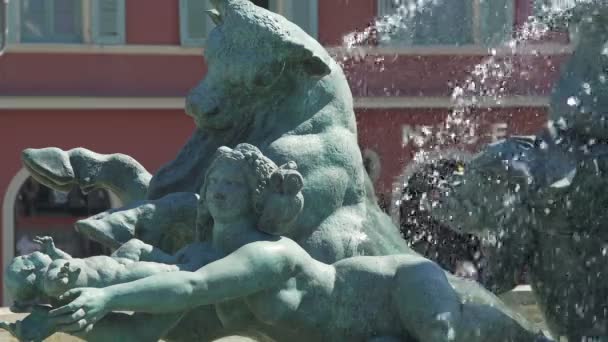 Sun Fountain statue detail, famous Place Massena in Nice, travel to France — Stock Video