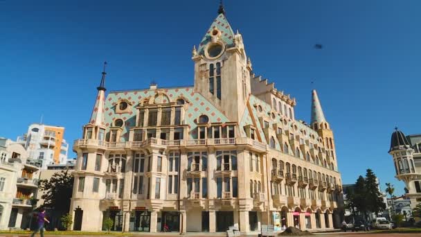 Arkitekturen av lyxhotell i centrum av Batumi, gästfrihet service i Georgien — Stockvideo