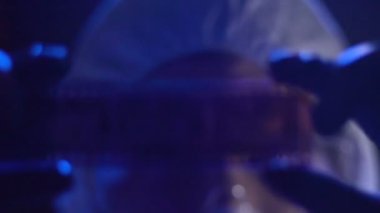 Fotoğraf negatifleri seyir, suç çözüm için aramaya adli tıp uzmanı