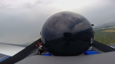 Döngü, duygusal doğum günü hediyesi yapma bir avcı uçağı kokpit vurdu