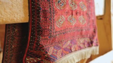 Lüks el yapımı halılar doğal yün studio, işçilik asılı