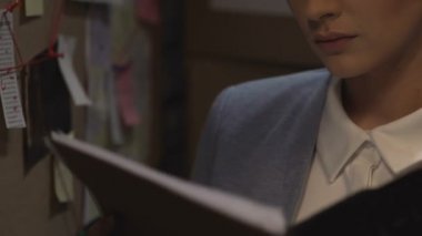 Suç servis talebi bilgilerini, klasörüyle revize kadın dedektif ipuçları arıyorsunuz