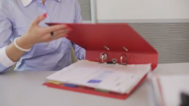 Hoş görünüm sarışın avukat herhangi bir sorun, Hukuk Bürosu çözmek hazırdır