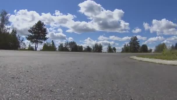 Movimento de carro de alta velocidade na estrada de asfalto, competição automobilística, pista de corrida — Vídeo de Stock