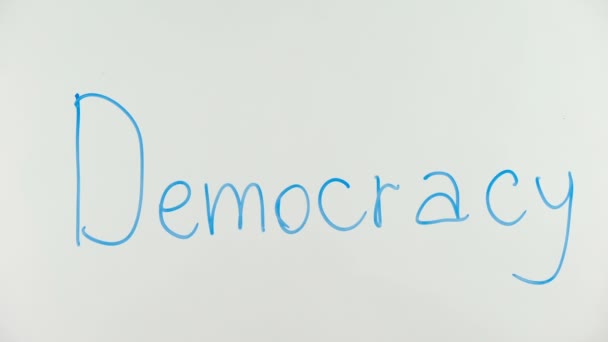 Слово Демократии Зачеркнуто Стекле Коррупция Правит Миром Мошенничество Выборах — стоковое видео