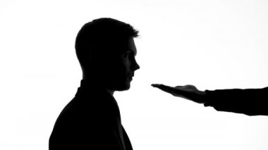 Tehlikeli suç, soygun, gasp para vererek silah adam tarafından tehdit