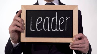 Lider blackboard iş adamı elinde, proje, başkanı yazılı kariyer