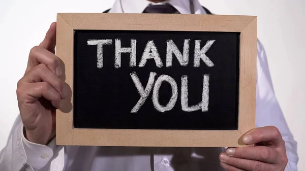 Terapist ellerini, klinik Hizmetleri sergileme yazı tahtası üzerinde metin teşekkür ederim — Stok fotoğraf