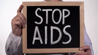 Deyimin blackboard doktor elinde, hastalık önleme üzerindeki uyarı AIDS durdurmak