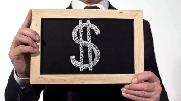 Нас долар зображена на дошці в руках бізнесмен, світову валюту, Фінанси — стокове фото