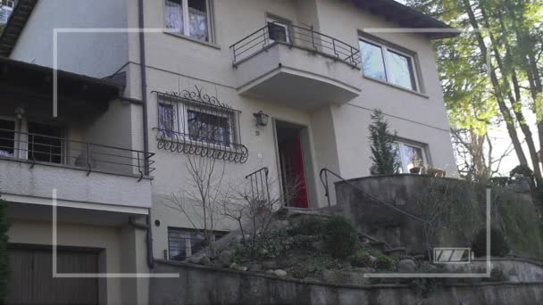 Видеозапись входа в дом, защита частной собственности, предотвращение преступлений — стоковое видео