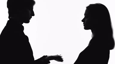 Adamım, duygu acı, sorun için para dönen rahatsız hamile kadın