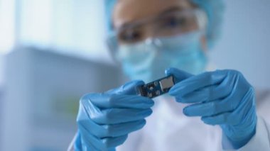 Laboratuar teknisyeni kontrol microcircuit, bilgisayar geliştirme merkezi, yenilik