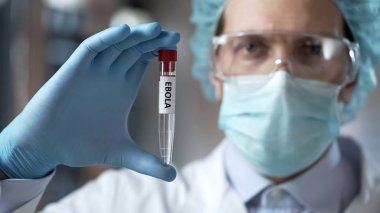 Deneysel Ebola virüsü aşısı, sağlık gösterilen özel laboratuvar çalışanı