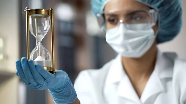 Female Scientist Looking Hourglass Sand Flowing Limited Time — Stock Photo, Image