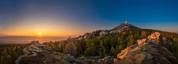 Sunrise over the city of Liberec, Czech republic. Jested. View from the Virive stones Jested Mountain. Jizerske mountains and Liberec. — Stock Photo, Image