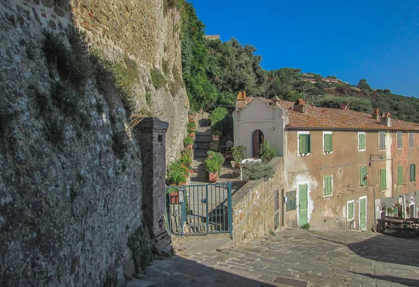 Monumentos históricos edifícios de rua, Toscana, Marina di Grosseto, Castiglione Della Pescaia, Itália — Fotografia de Stock