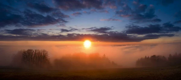 Západ slunce z Kozakova v inverzi — Stock fotografie