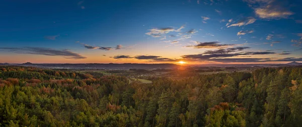 Sunrise sunset over Turnov mountain from Dubecko lookout tower — Stock Photo, Image