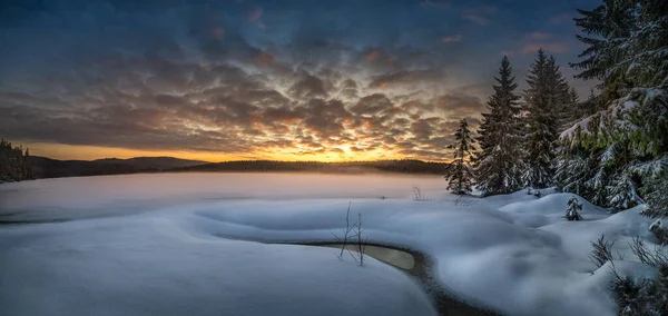 Sonnenaufgang Der Talsperre Cerna Nisa Der Nähe Der Stadt Bedrichov — Stockfoto