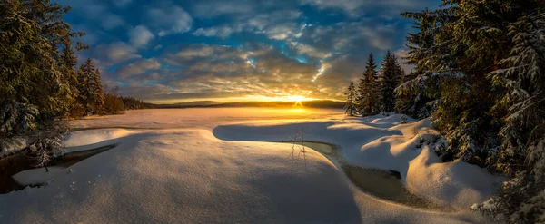 Sonnenaufgang Der Talsperre Cerna Nisa Der Nähe Der Stadt Bedrichov — Stockfoto