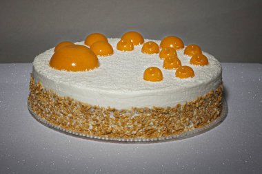 Hindistan cevizli ve mangolu kek. Şekersiz. Vejetaryen yemeği. Yetişkinler ve çocuklar için bir ikram..