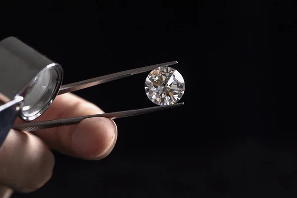 Diamond view. Cut and polished diamond. Luxury diamonds. Diamond tools. Big diamond in tweezers. Diamond trading, diamond sales. Diamond grading and certification. Diamond calculator.