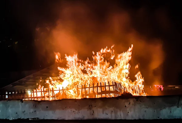 Kerala 'daki Sabarimala' da çirkin yangın.
