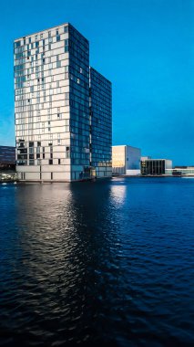 Almere merkez ikiz kulesi. Yan yana