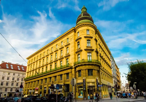 Ciudad de Viena. edificio histórico de estilo clásico. hermosa luz Imagen De Stock