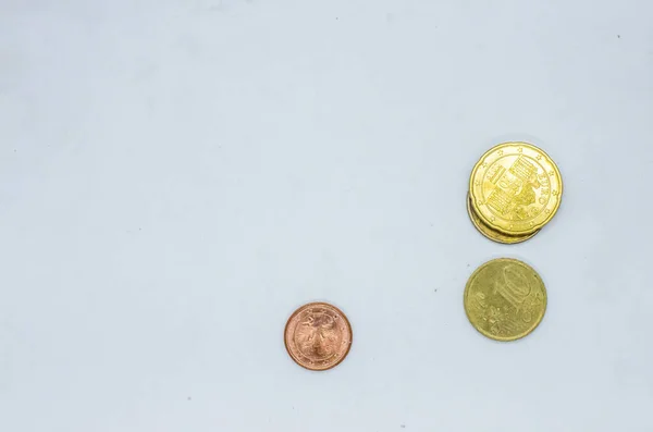 Kovadaki farklı Euro sent bozuk paralar Bir kovadaki farklı Euro sent paralar