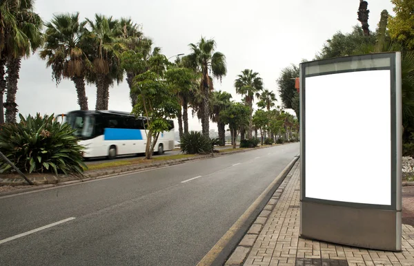Billboard Met Licht Het Centrum Met Buslijn — Stockfoto