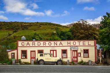 Yeni Zelanda 'daki Cardrona Oteli' nin düşük açılı görüntüsü