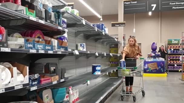Gold Coast Avustralya Mart 2020 Woolworths Süpermarketi Coronavirus Korkuları Arasında — Stok video