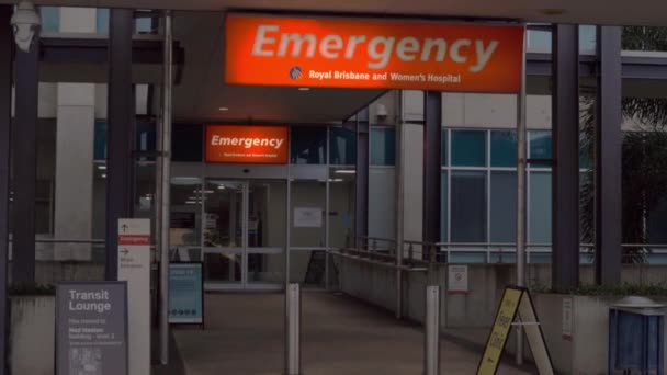 Brisbane Australia March 2020 Emergency Sign Royal Brisbane Womans Hospital — Stock Video