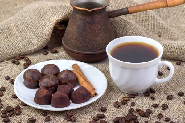 Ассортимент шоколада с кофе — стоковое фото