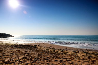 çok güzel bir sabah deniz manzarası.