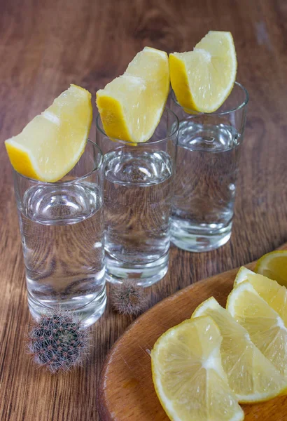 Tequila shot con lime, messa a fuoco selettiva — Foto Stock