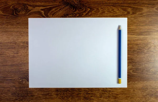 Notepad and pencil on wood table — Stock Photo, Image