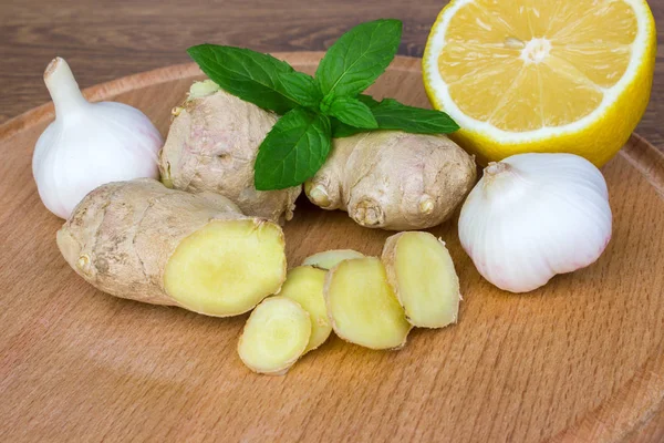 Limon, zencefil ve sarımsak ile alternatif tıp — Stok fotoğraf