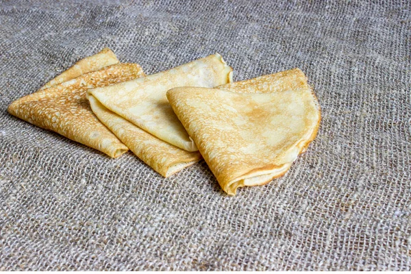 Thin Pancakes on a Sacking Background Top View. Fresh Homemade Crepes. — Stock Photo, Image