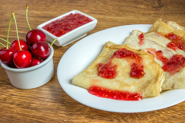 Pancakes with strawberry jam. — Stock Photo, Image