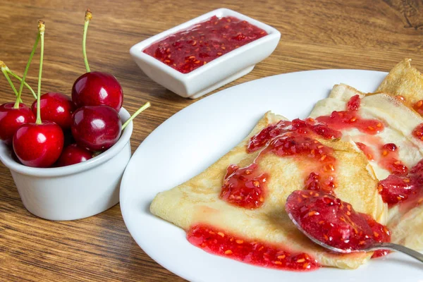 Pancakes with strawberry jam. — Stock Photo, Image