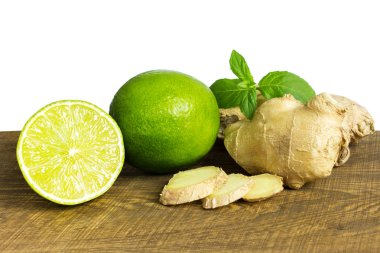 ayrıntı kireç ile bütünleşmiş ve kesilmiş taze zencefil