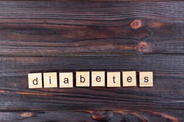 ahşap bir masa ahşap küplerin kelime diyabet