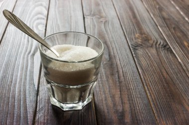 Sugar Bowl'dan kaşık mutfak makroda ile yakın çekim