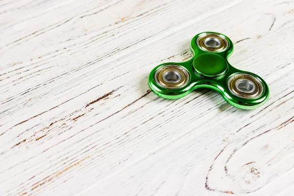Bir yeşil topluca spinner atış kapatmak